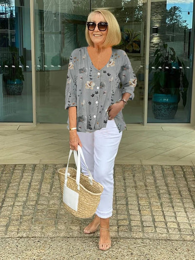 Bjørg | Blomstra bluse med avslappa eleganse