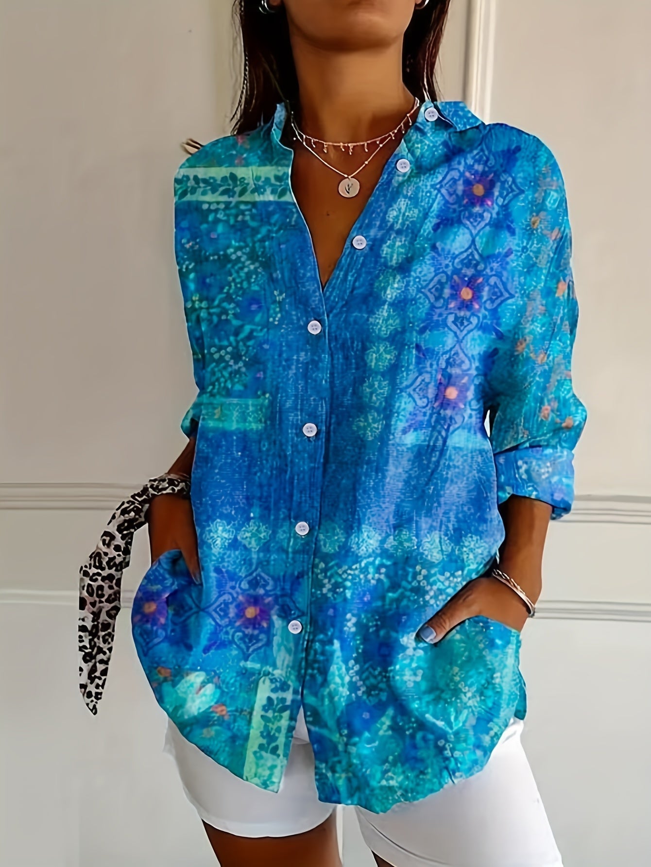 Margit | Skjortebluse med kunstnerisk blåmønster